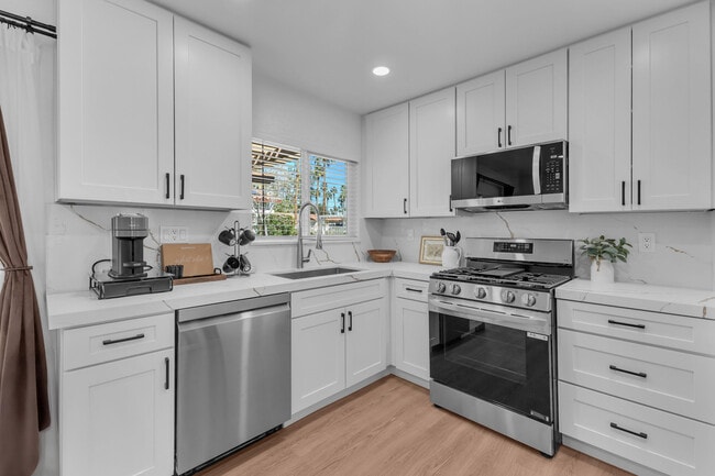 75250 Vista Huerto in Palm Desert, CA - Building Photo - Building Photo