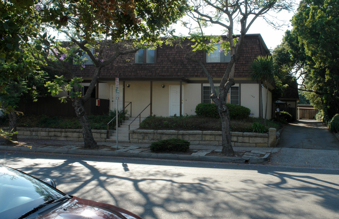 128 W Arrellaga St in Santa Barbara, CA - Building Photo