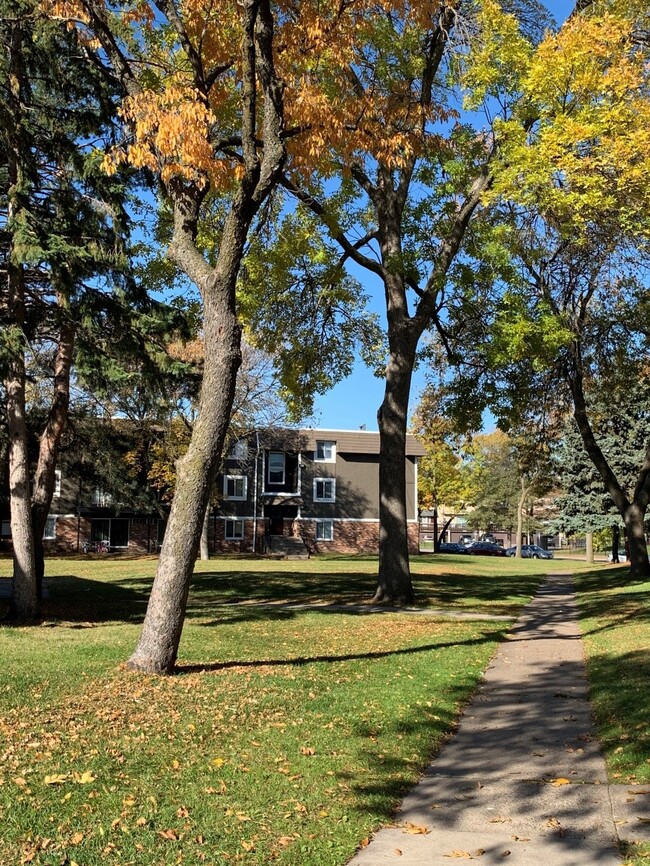 Moonraker Apartments in Brooklyn Park, MN - Building Photo - Building Photo