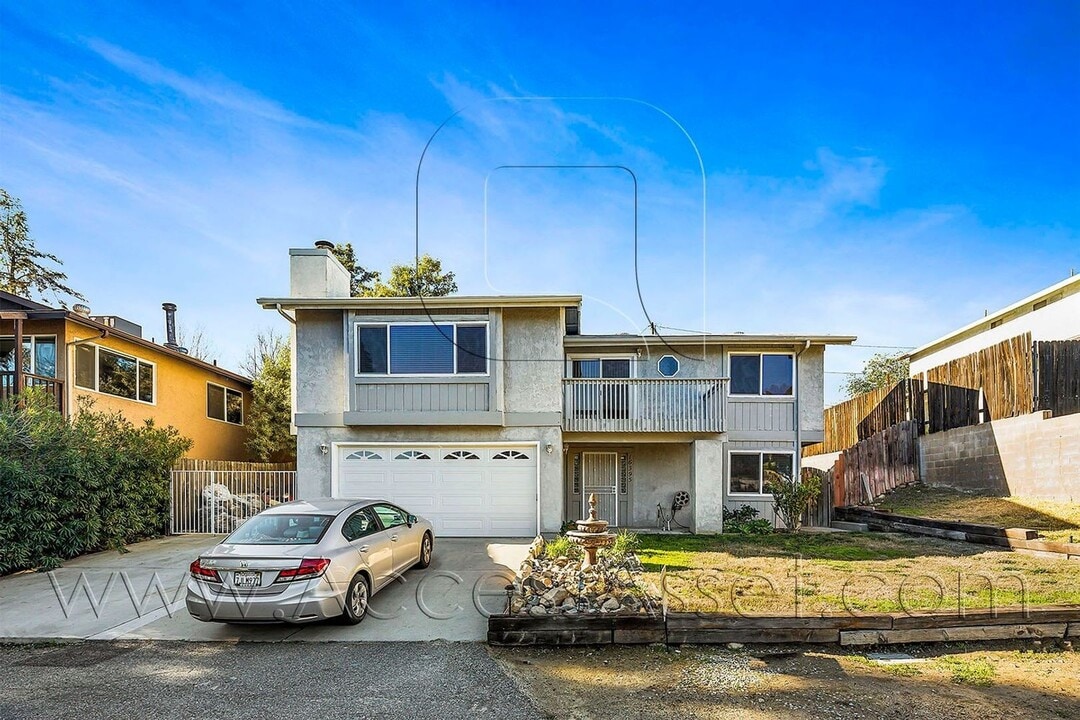 16395 Stevens St in Lake Elsinore, CA - Building Photo
