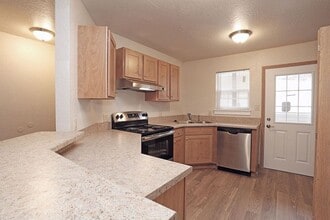 FAIRMONT HILLS APARTMENTS in Fairmont, WV - Foto de edificio - Building Photo