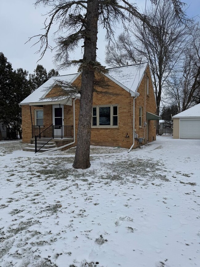 2016 Houghton Ave in Saginaw, MI - Building Photo - Building Photo