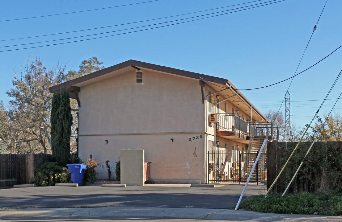 2736 Connie Dr in Sacramento, CA - Foto de edificio