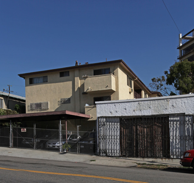 817 White Knoll Dr in Los Angeles, CA - Foto de edificio - Building Photo