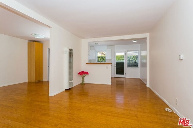 property at 2410 Abbot Kinney Blvd