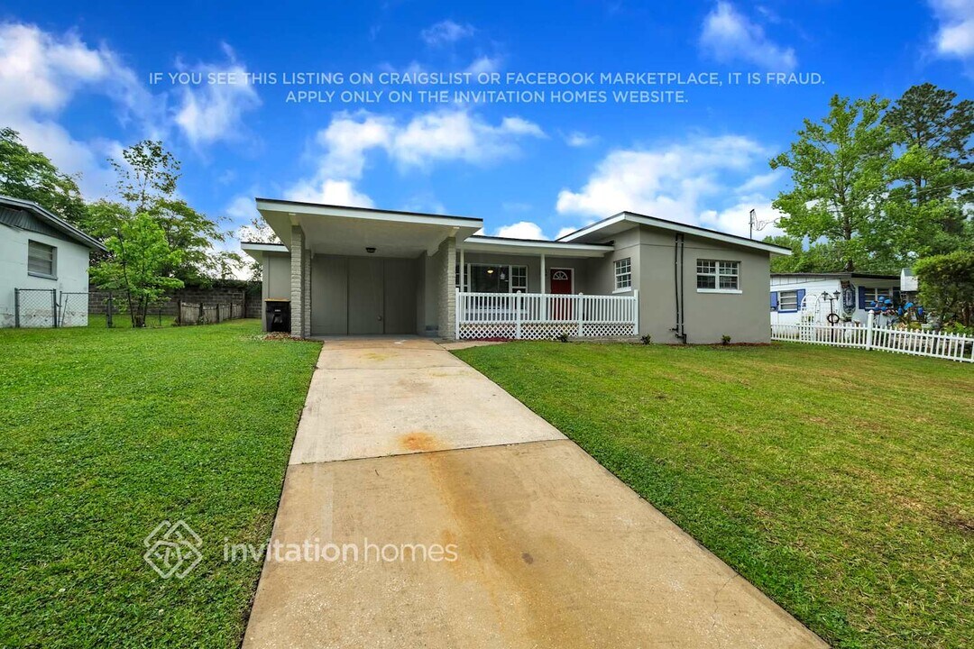 8061 Delaroche Dr in Jacksonville, FL - Building Photo