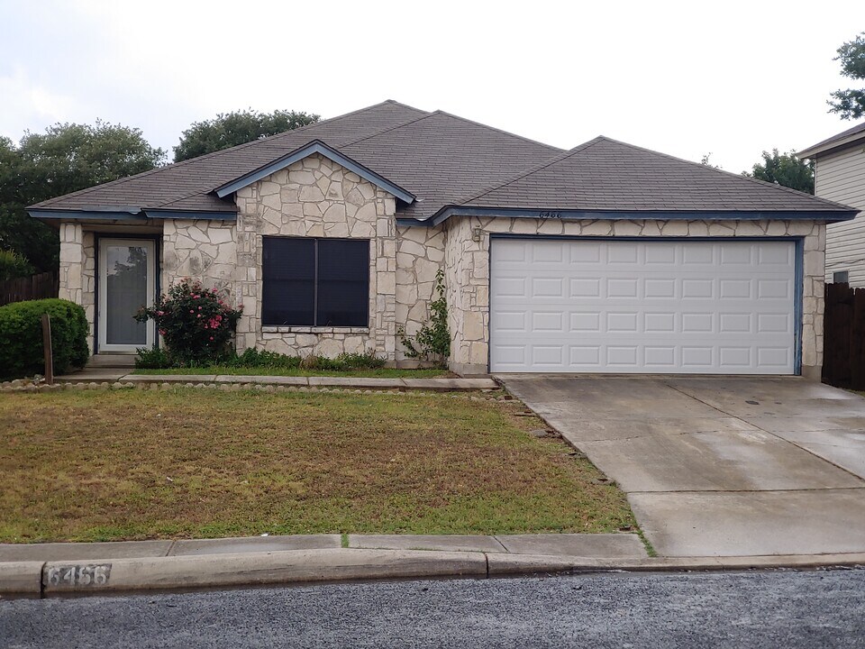 6466 Beech Trail Dr in Converse, TX - Foto de edificio
