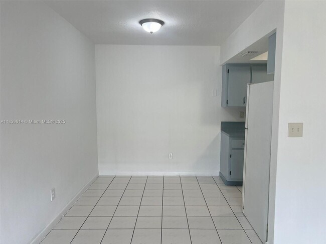5310 NW 22nd St in Lauderhill, FL - Building Photo - Building Photo