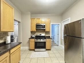 716 N Elizabeth St, Unit J00P in Chicago, IL - Building Photo - Building Photo