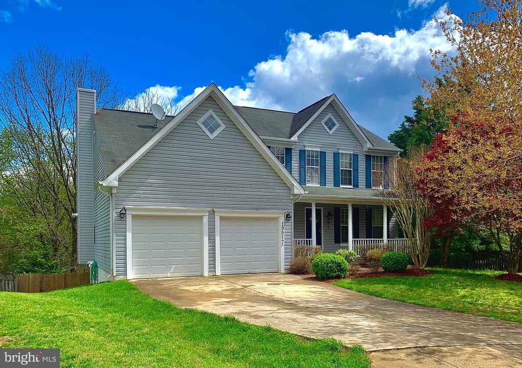 19917 Knollcross Dr in Germantown, MD - Building Photo
