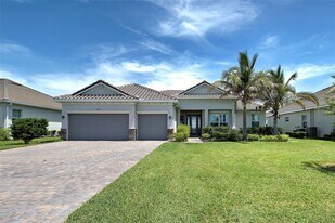 15240 Spanish Point Dr in Port Charlotte, FL - Building Photo