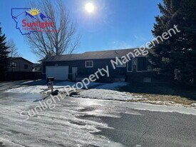 413 Stillwater Dr in Columbus, MT - Building Photo