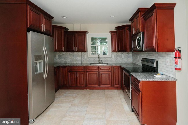319 Radcliffe St-Unit -1 in Bristol, PA - Foto de edificio - Building Photo