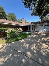 408 Carnation Ln in Hurst, TX - Foto de edificio - Building Photo