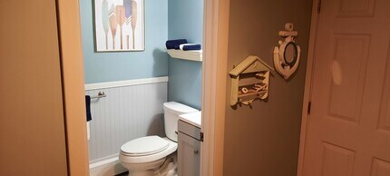 21 Middle Rd, Unit Apartment in Narragansett, RI - Building Photo - Building Photo
