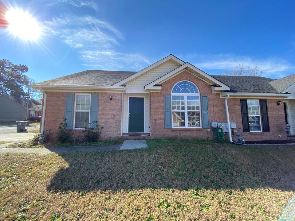 310 Hazelnut Dr in Grovetown, GA - Building Photo