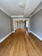 6740 S Saint Lawrence Ave, Unit 2 in Chicago, IL - Foto de edificio - Building Photo