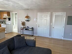 314 E 8th St in Boston, MA - Foto de edificio - Building Photo