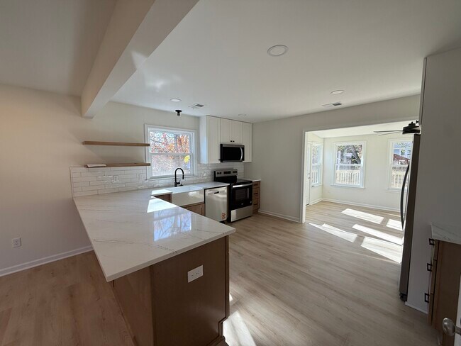 113 Catoctin Cir NE in Leesburg, VA - Building Photo - Building Photo