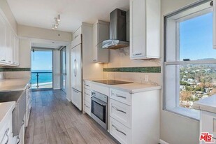 201 Ocean Ave in Santa Monica, CA - Building Photo - Building Photo