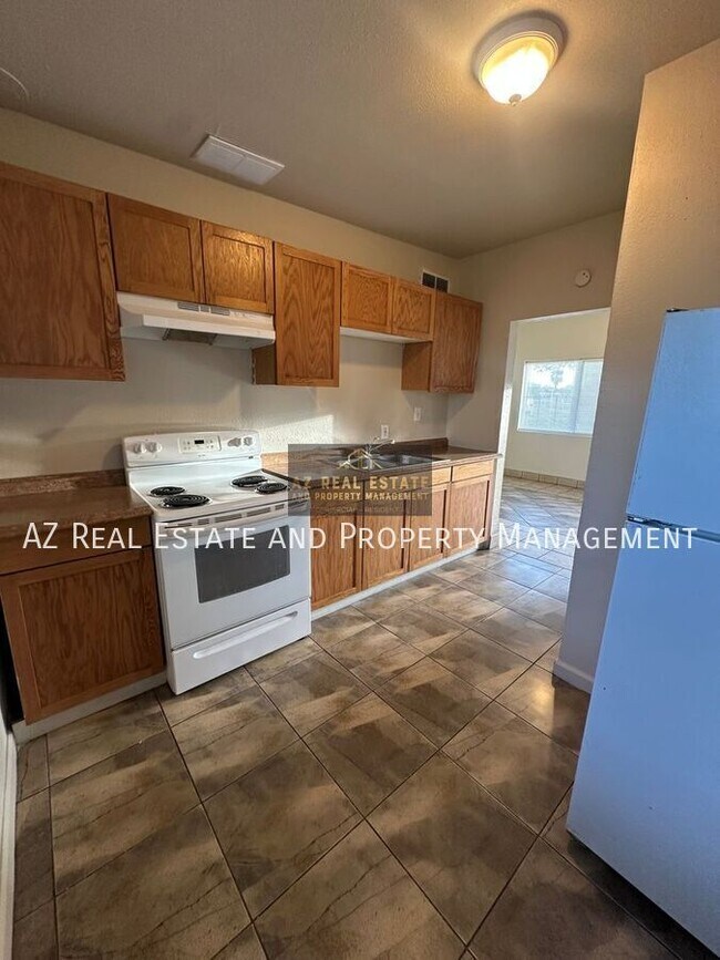 property at 1233 W Pierce St