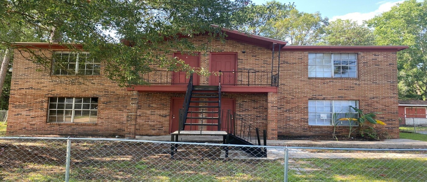 6418 Walnut St in Moss Point, MS - Building Photo