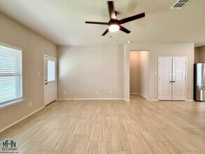 15247 Comanche Gard in San Antonio, TX - Building Photo - Building Photo