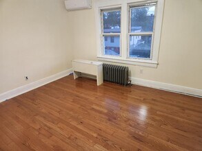 8430 124th St, Unit 3 in Kew Gardens, NY - Building Photo - Building Photo