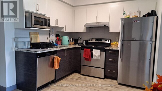 258B Sunview St in Waterloo, ON - Building Photo - Building Photo