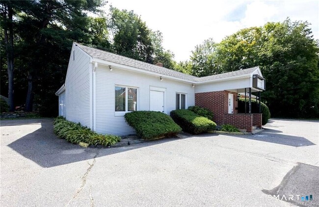 409 Oak Ave in Torrington, CT - Building Photo - Building Photo