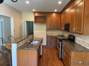 11809 Hogans Alley in Chester, VA - Foto de edificio - Building Photo