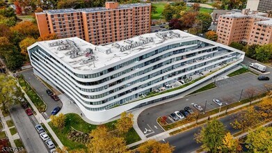 315 S Harrison St in East Orange, NJ - Foto de edificio - Building Photo