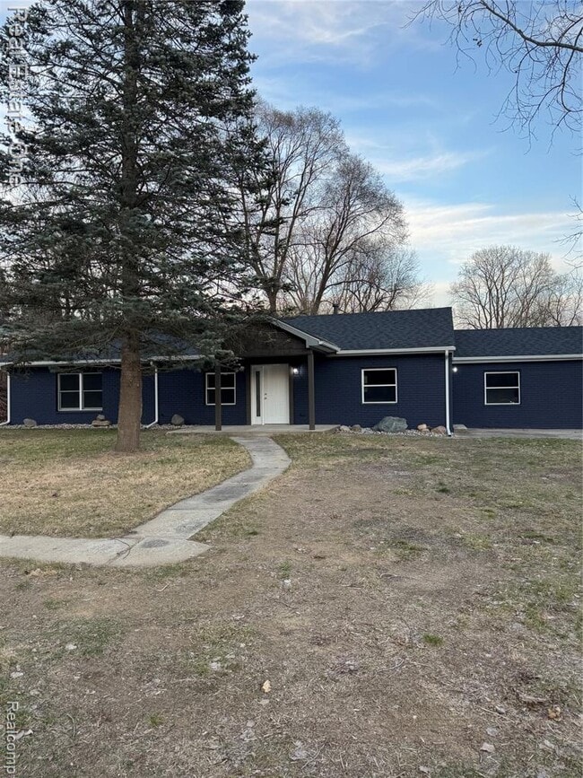 7889 Chilson Rd in Pinckney, MI - Building Photo - Building Photo