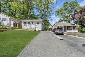 406 Brooklyn Mountain Rd in Hopatcong, NJ - Building Photo - Building Photo