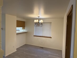 1511 Hollyhock Dr in Medford, OR - Building Photo - Building Photo