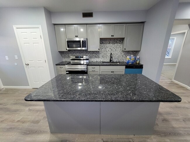 166 Northampton Ave in Springfield, MA - Building Photo - Building Photo