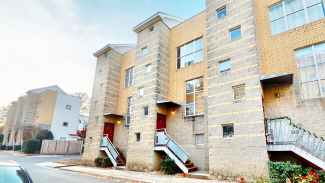 2062 Atherton Heights Ln in Charlotte, NC - Foto de edificio - Building Photo