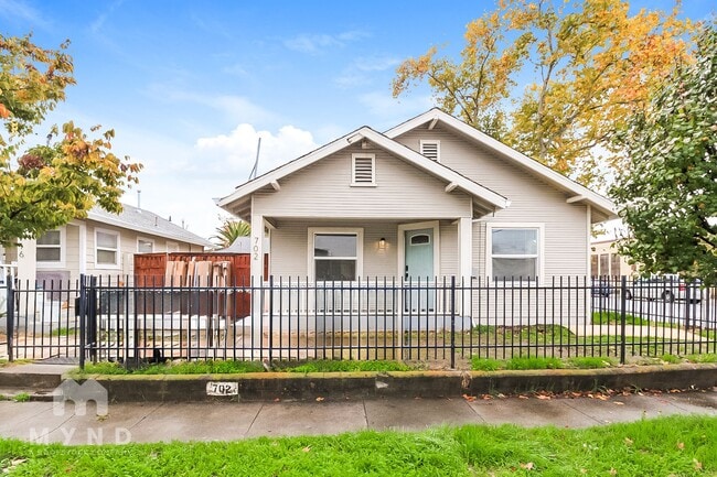 property at 702 Dixieanne Ave