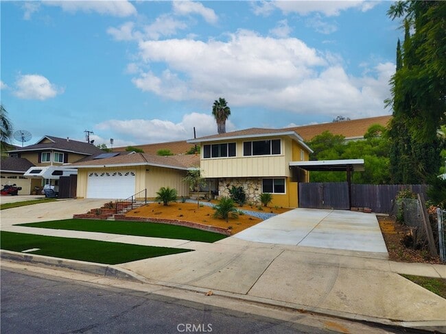 2523 Deerpark Dr in Fullerton, CA - Foto de edificio - Building Photo