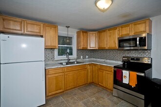 30 Yale St in South Hadley, MA - Building Photo - Building Photo