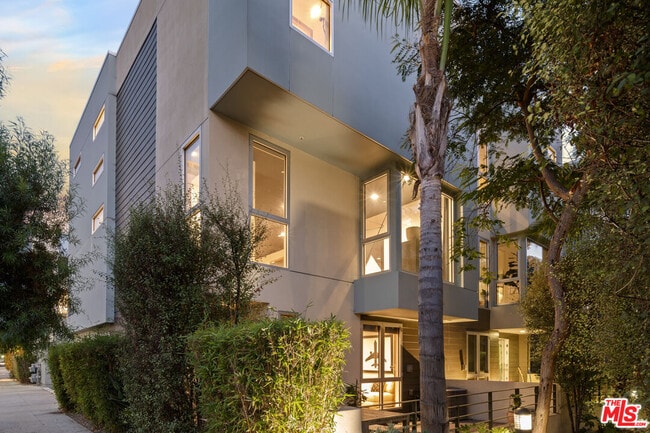 310 Washington Blvd in Marina Del Rey, CA - Building Photo - Building Photo