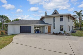 9752 SE Highborne Way in Hobe Sound, FL - Building Photo - Building Photo