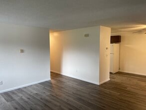 6111 Glen Mary Ln SE, Unit D in Lacey, WA - Building Photo - Building Photo