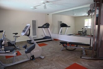 Greenbriar Villa Apartments in Modesto, CA - Building Photo - Building Photo
