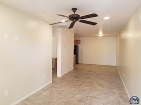 495 W Commercial Ave in El Centro, CA - Building Photo