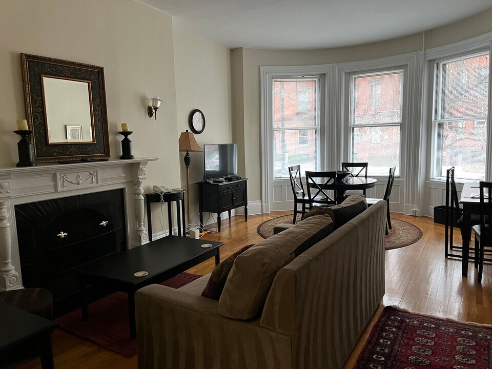 453 Beacon St, Unit 2 in Boston, MA - Foto de edificio