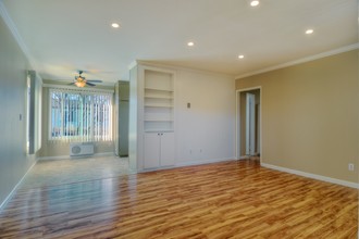 4380 Van Dyke Ave in San Diego, CA - Building Photo - Interior Photo