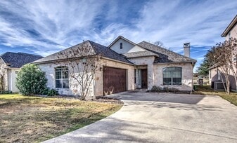 2873 Rock Barn Dr in Kerrville, TX - Building Photo