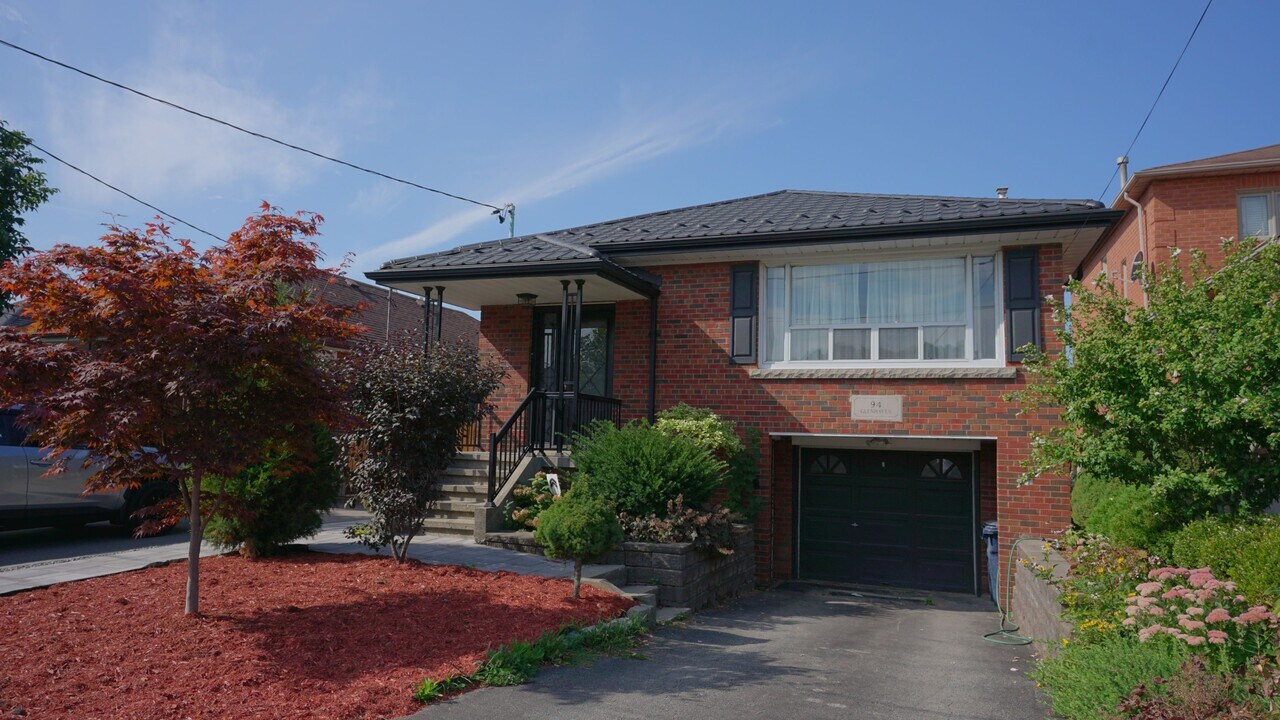 94 Glenhaven St in Toronto, ON - Building Photo