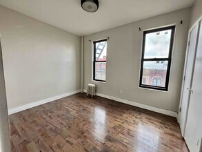 377 Montgomery St in Brooklyn, NY - Foto de edificio - Building Photo